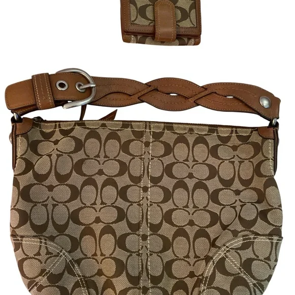 Coach HOBO Bag and Matching Wallet. Y2K and looking great./1 owner. Auth/Coach - Picture 4 of 16